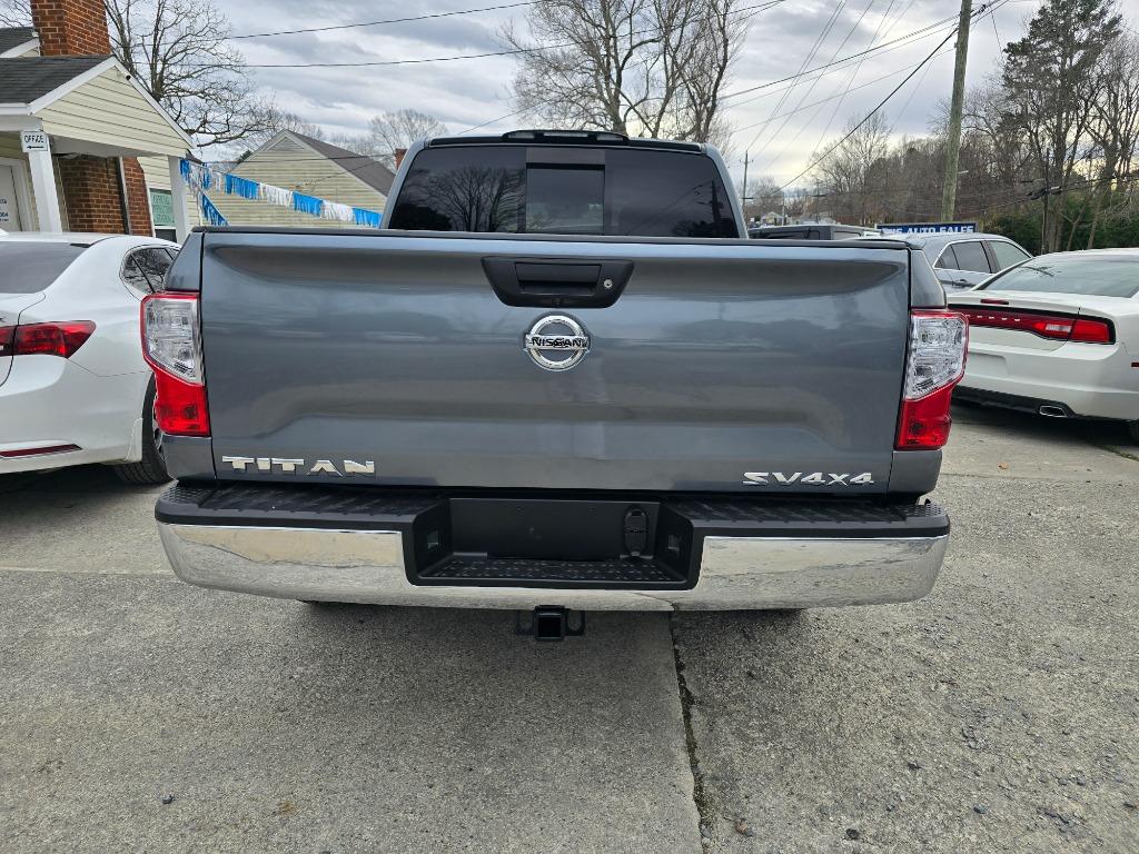 2018 Nissan Titan Platinum photo
