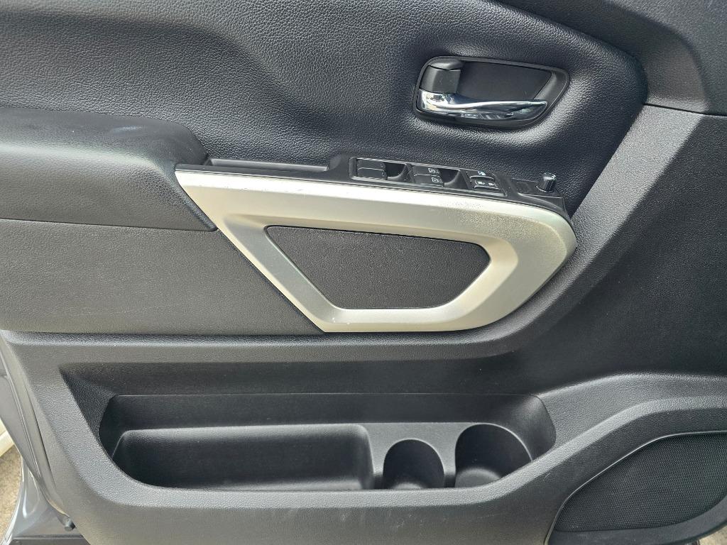 2018 Nissan Titan Platinum photo