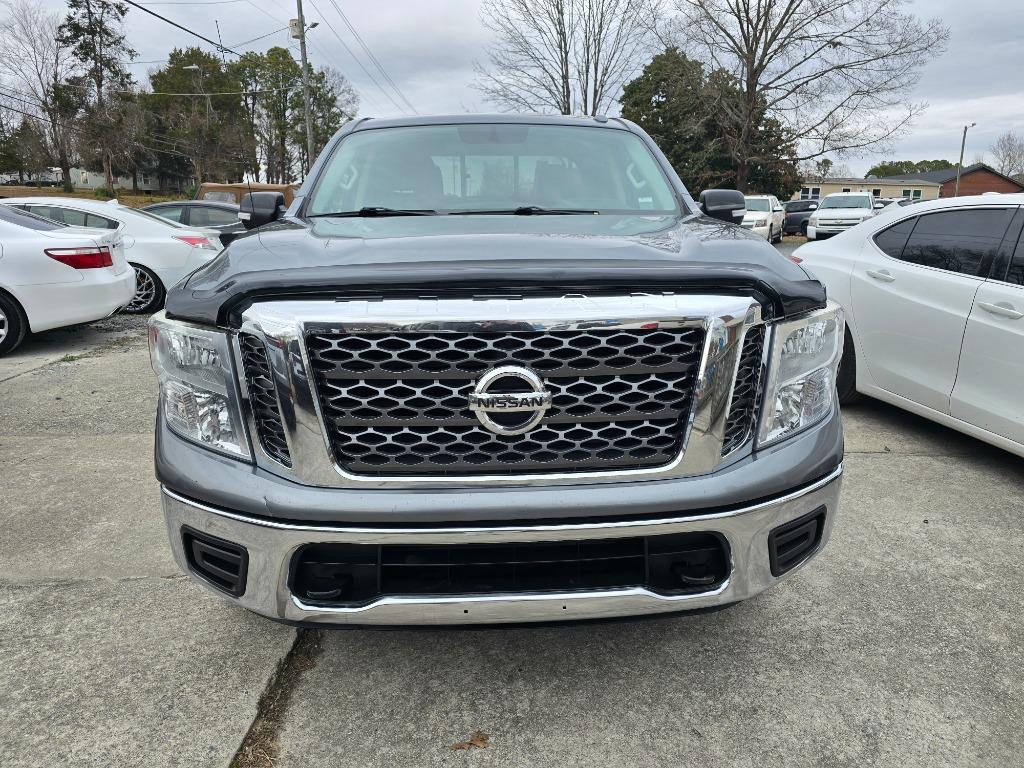 2018 Nissan Titan Platinum photo