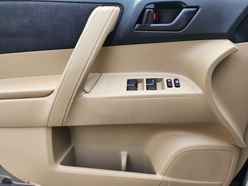 2012 Toyota Highlander photo