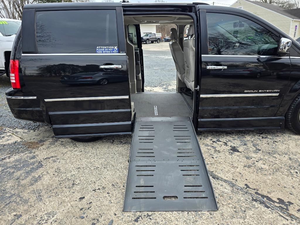 2010 Chrysler Town And Country - $13,500