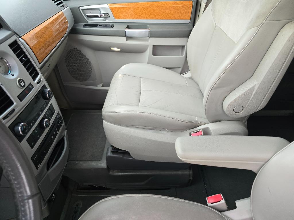 2010 Chrysler Town And Country - $13,500