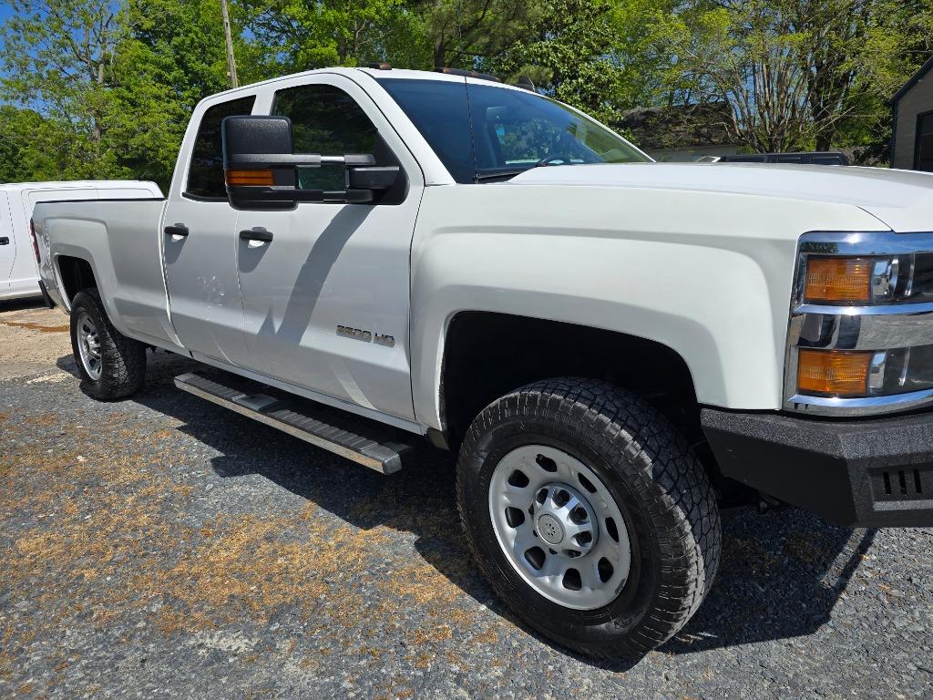 2015 Chevrolet Silverado 3500 - $17,999