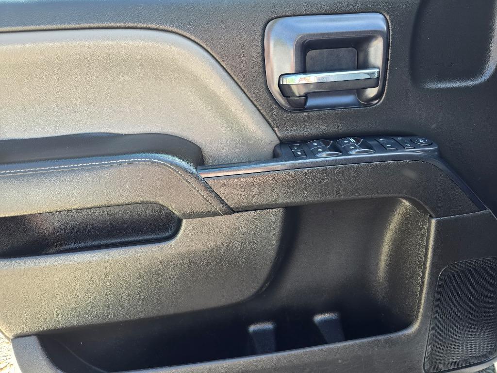 2015 Chevrolet Silverado 3500 - $17,999