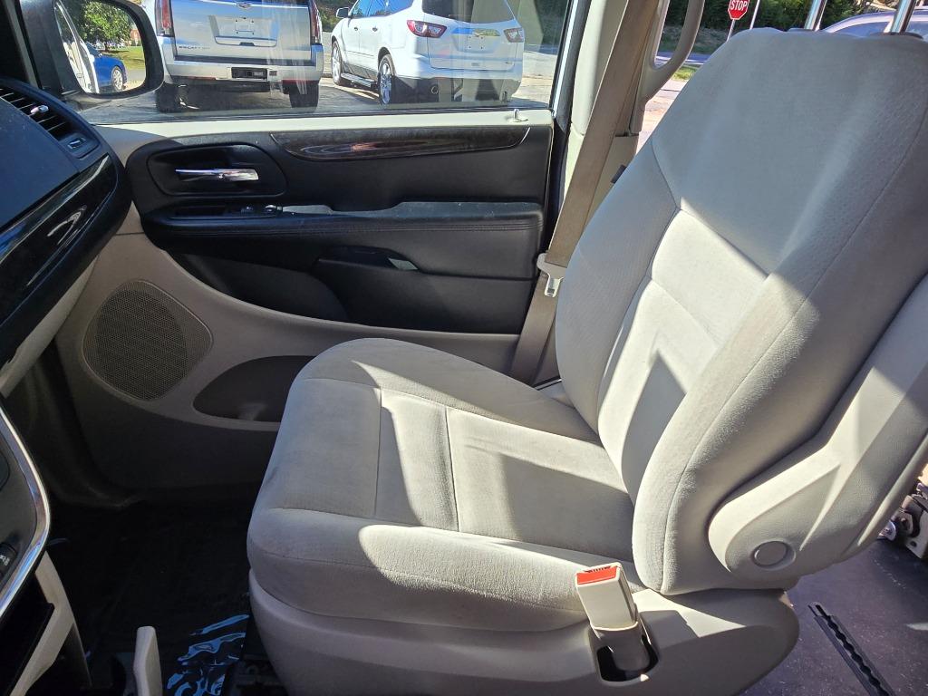 2015 Dodge Grand Caravan - $23,000