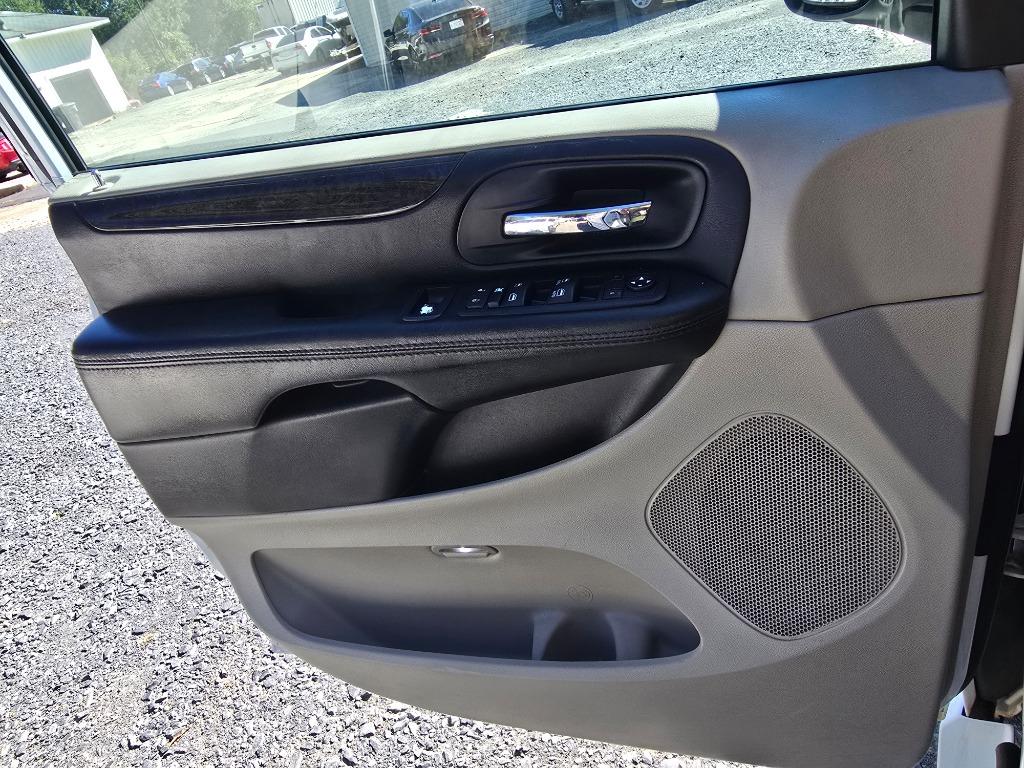 2015 Dodge Grand Caravan - $23,000