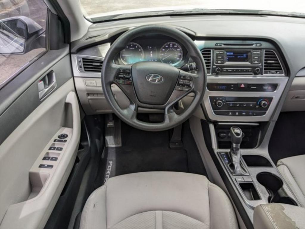2015 Hyundai Sonata SE photo