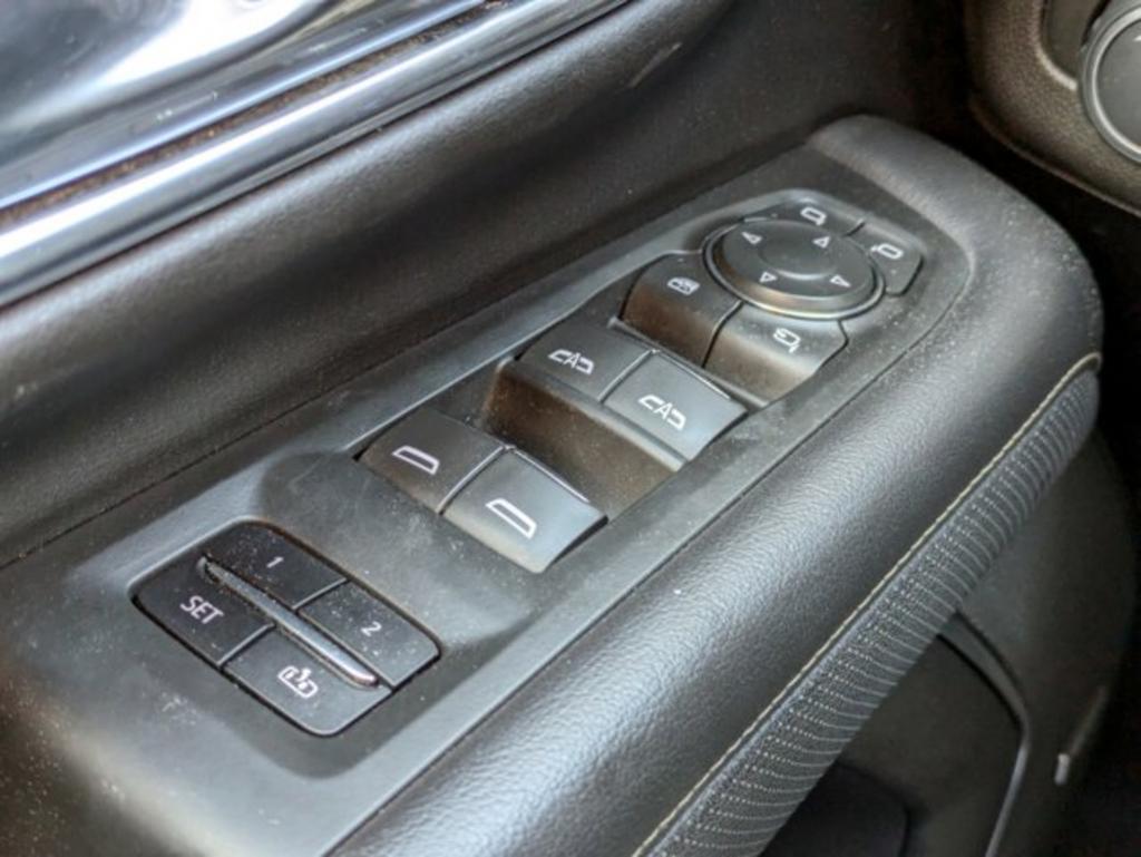 2021 Chevrolet Suburban 1500 Premier photo