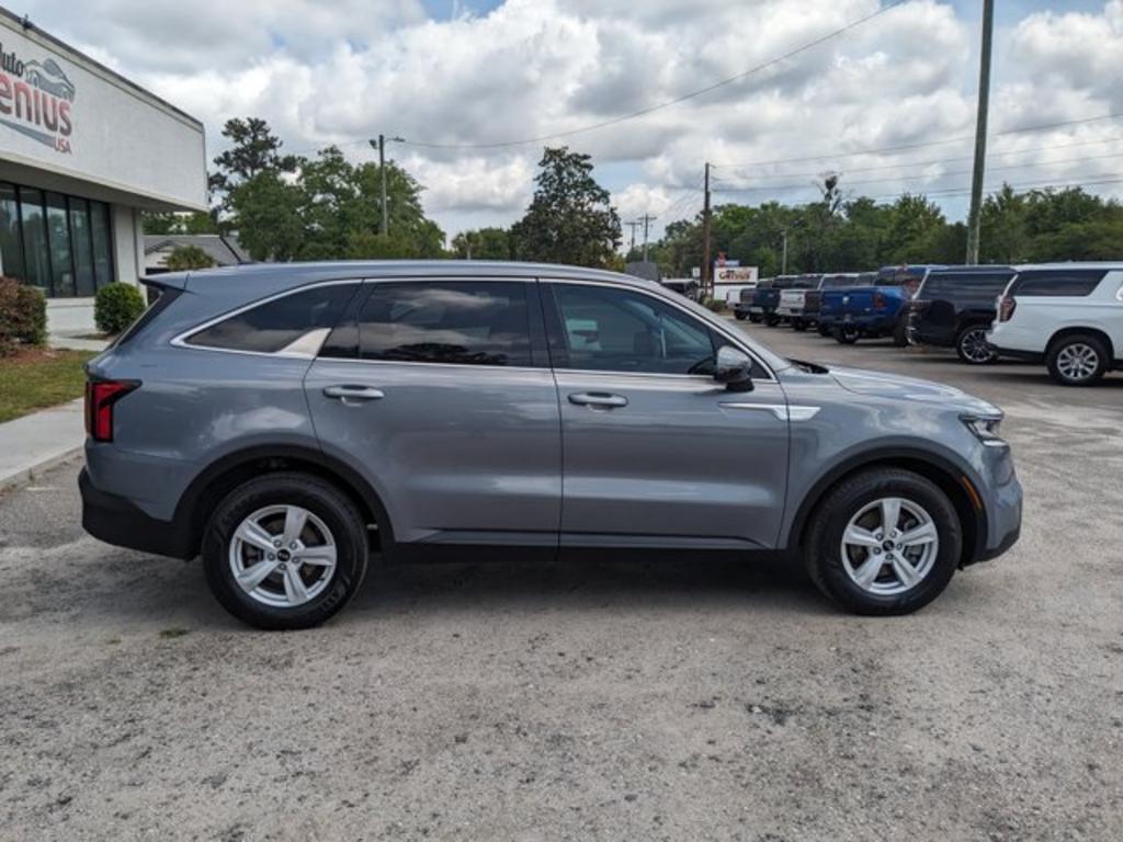 2021 Kia Sorento LX photo