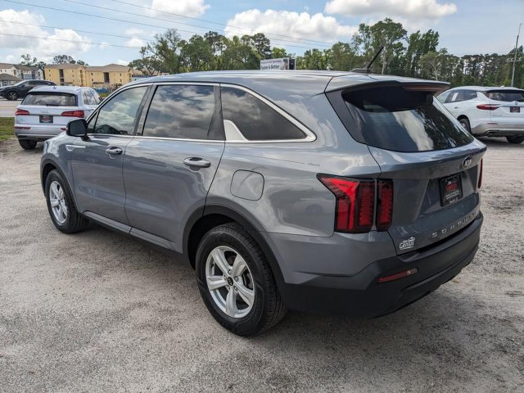2021 Kia Sorento LX photo