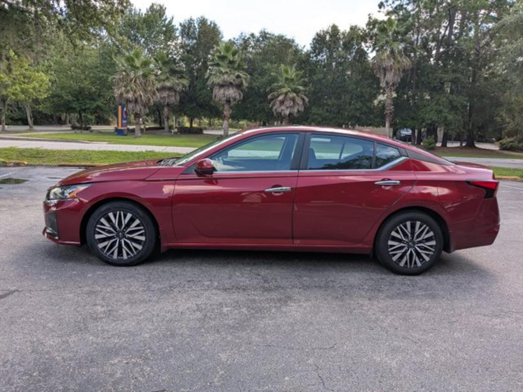 2024 Nissan Altima SV photo 7