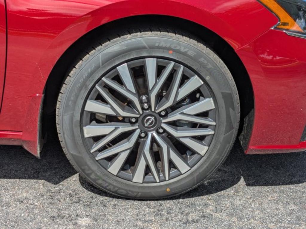 2024 Nissan Altima SV photo 12