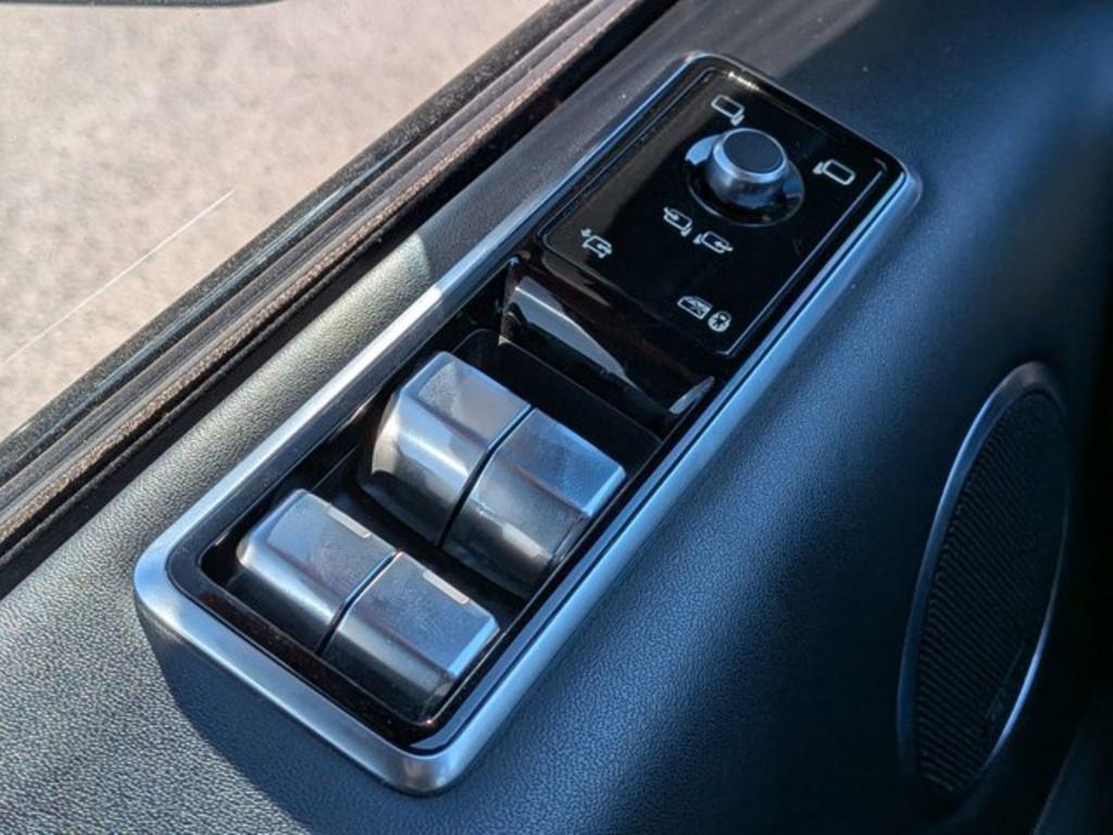 2018 Land Rover Range Rover Sport - $28,900