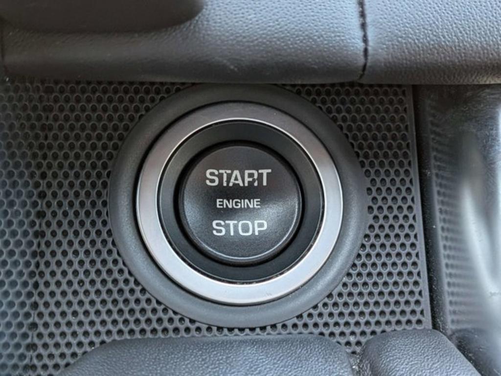 2018 Land Rover Range Rover Sport - $28,900
