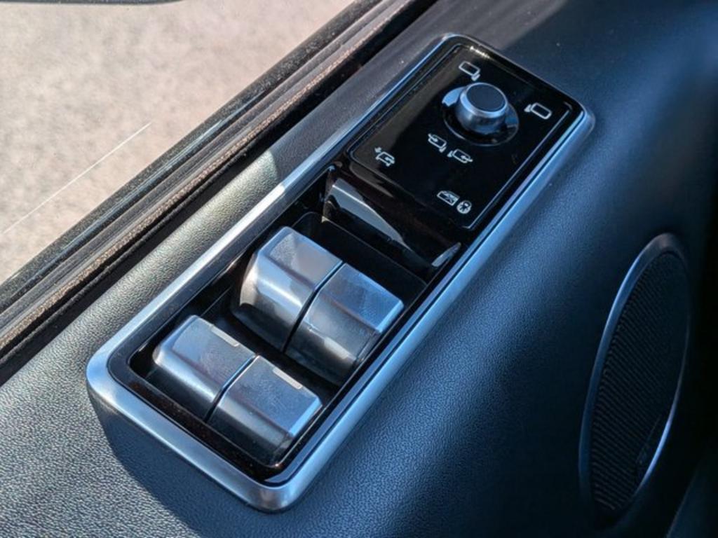 2018 Land Rover Range Rover Sport - $28,900
