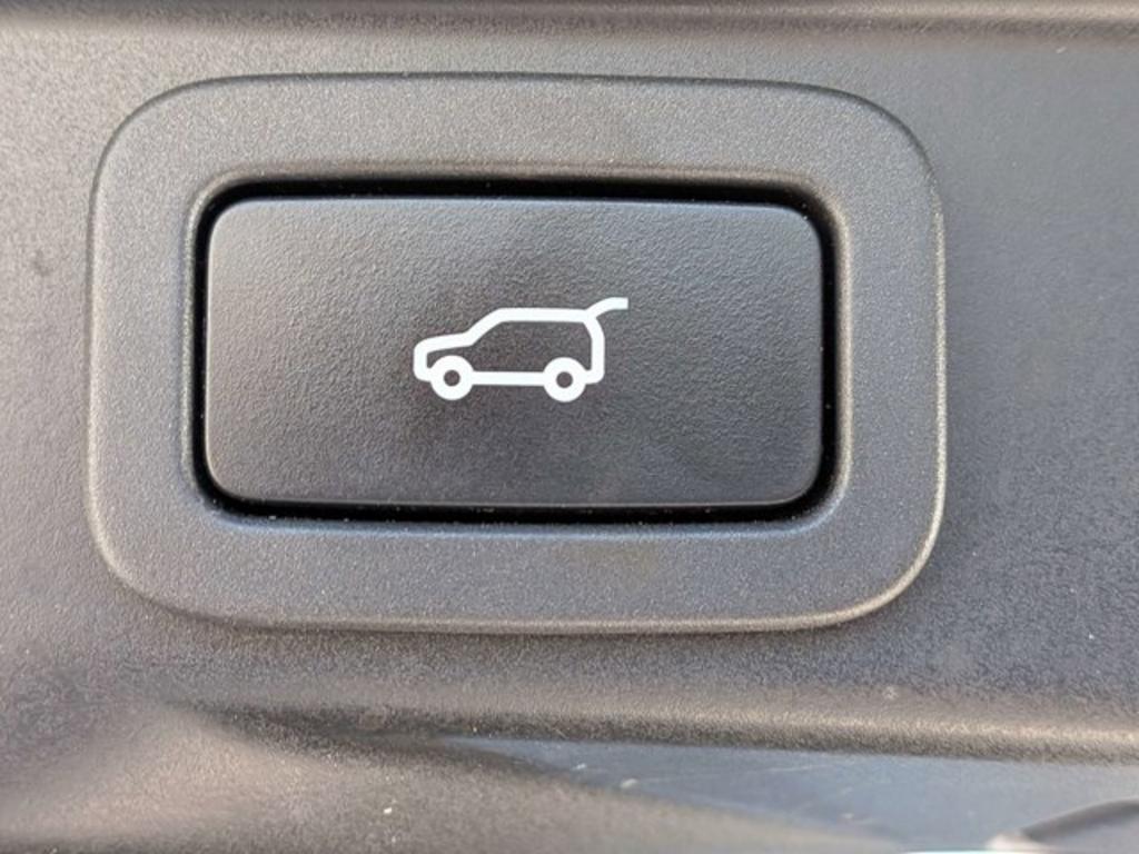 2018 Land Rover Range Rover Sport - $28,900