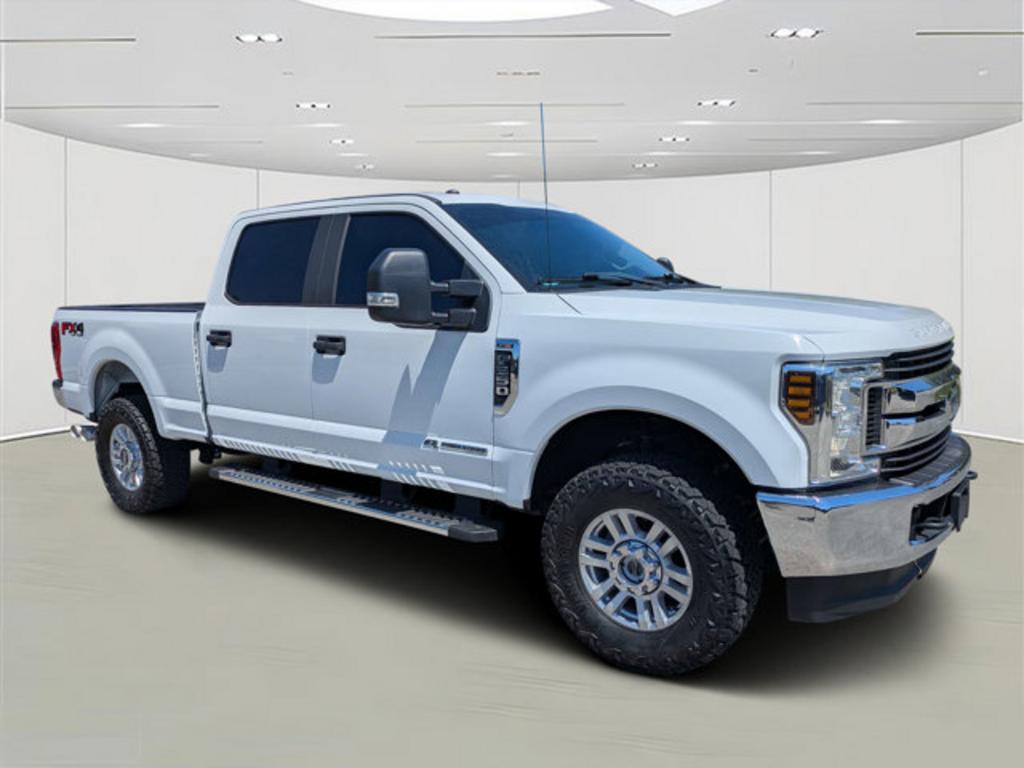 White 2019 Ford F-250 Super Duty XL Crew Cab 4WD Pickup Truck Four-Wheel Drive 