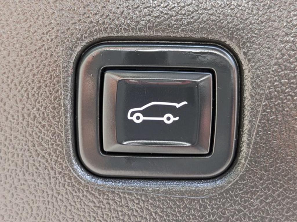 2022 Chevrolet Blazer - $23,900