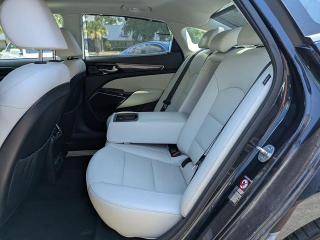 2019 Kia Cadenza - $23,900