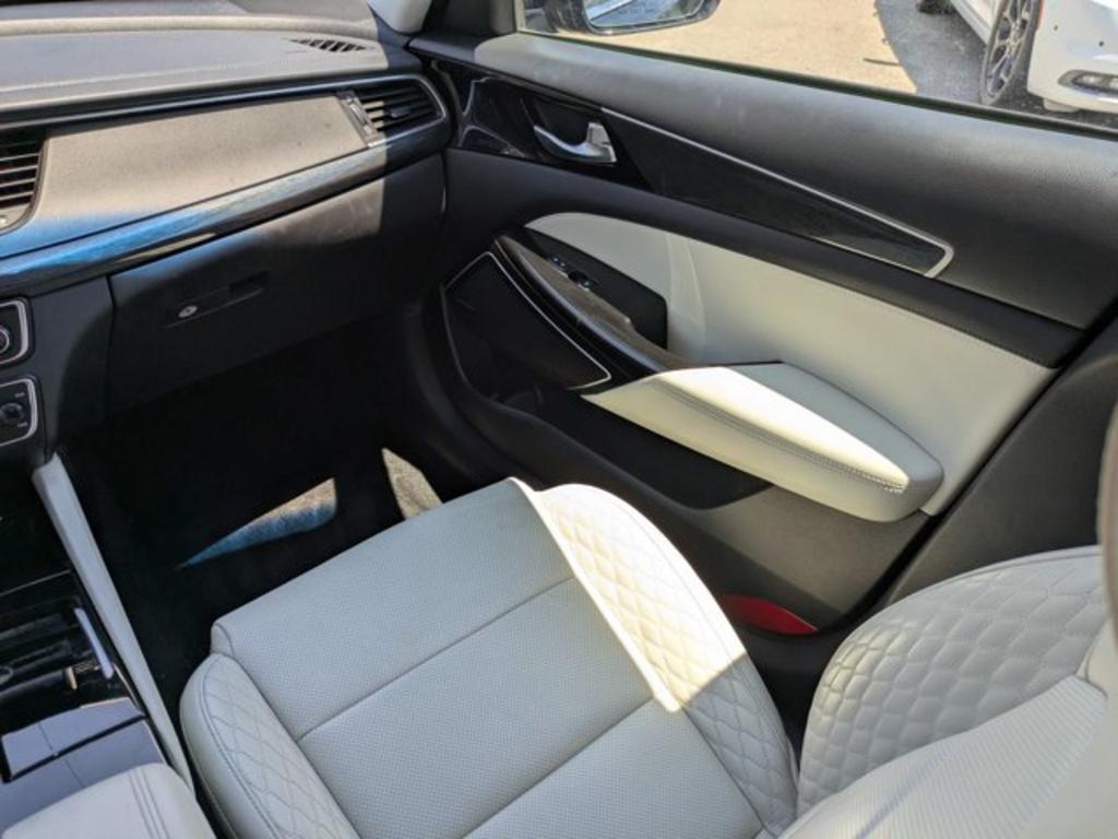 2019 Kia Cadenza - $23,900