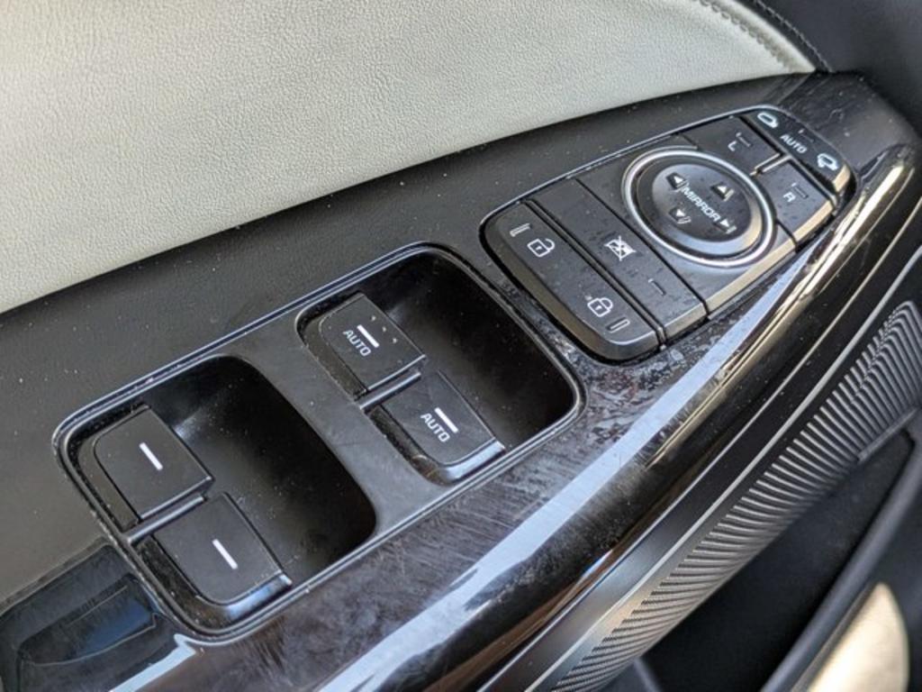 2019 Kia Cadenza - $23,900