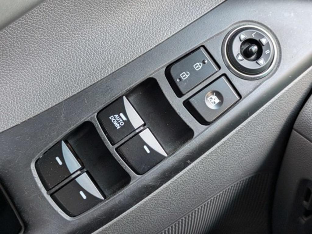 2015 Hyundai Elantra - $9,900