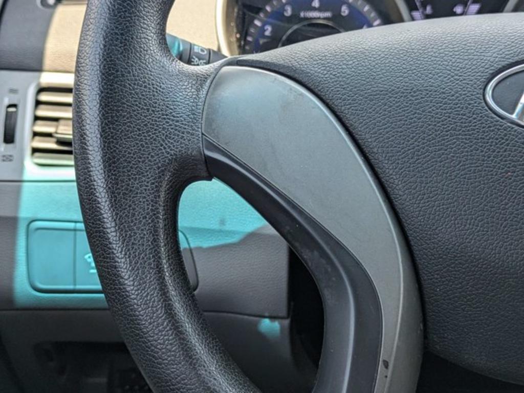 2015 Hyundai Elantra - $9,900