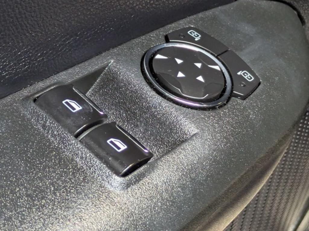 2019 Ford Mustang - $27,900