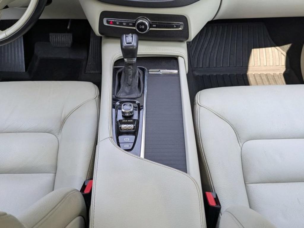 2020 Volvo XC90 - $22,900