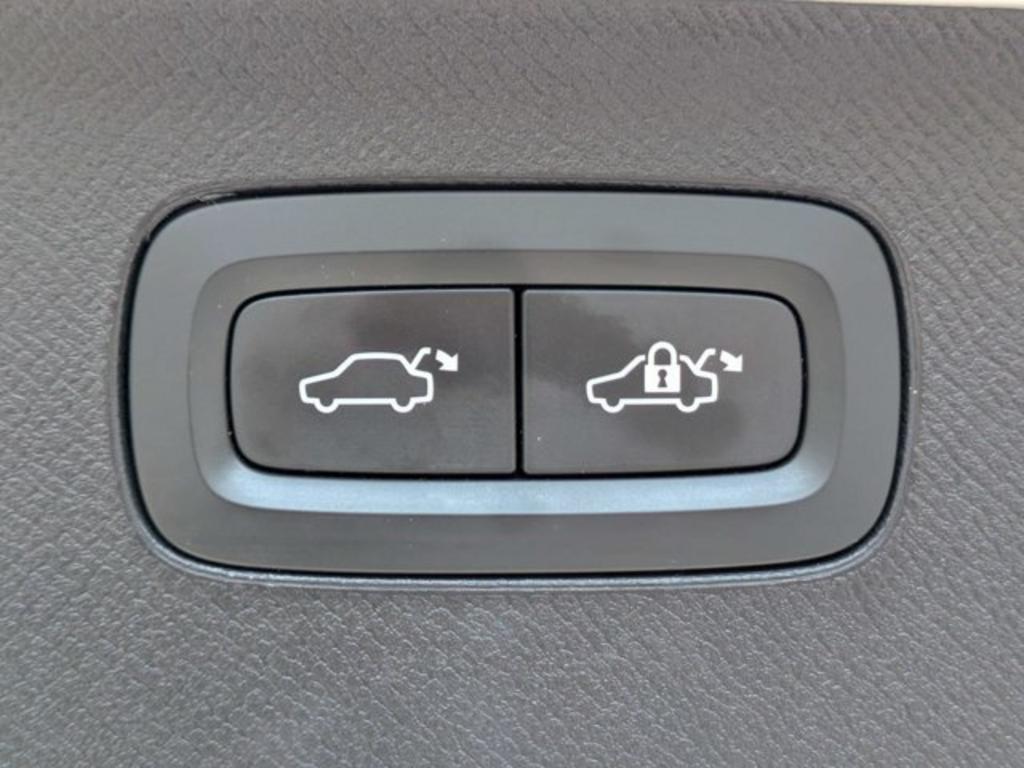 2020 Volvo XC90 - $22,900