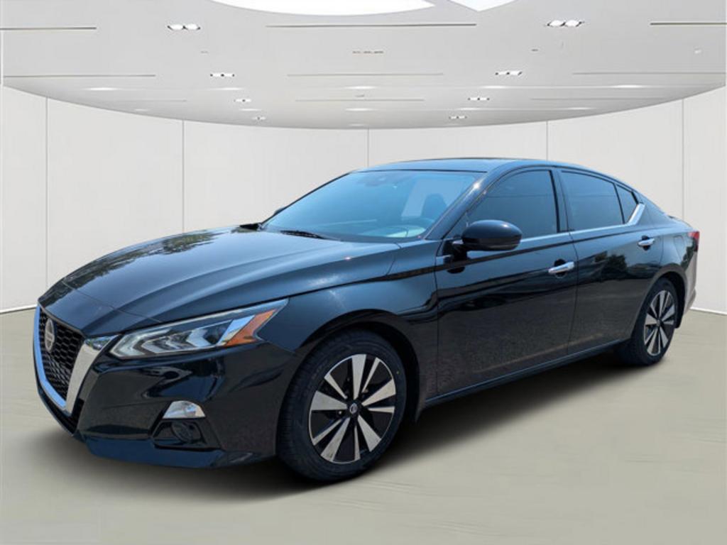 2020 Nissan Altima - $17,900