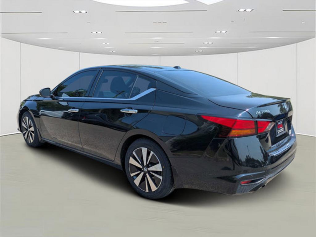2020 Nissan Altima - $17,900