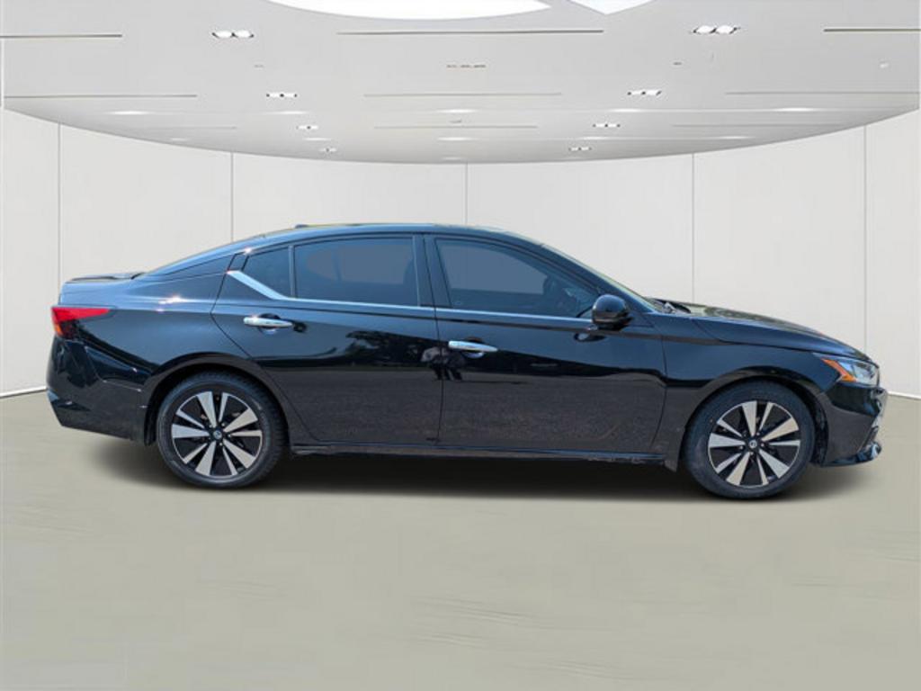 2020 Nissan Altima - $17,900