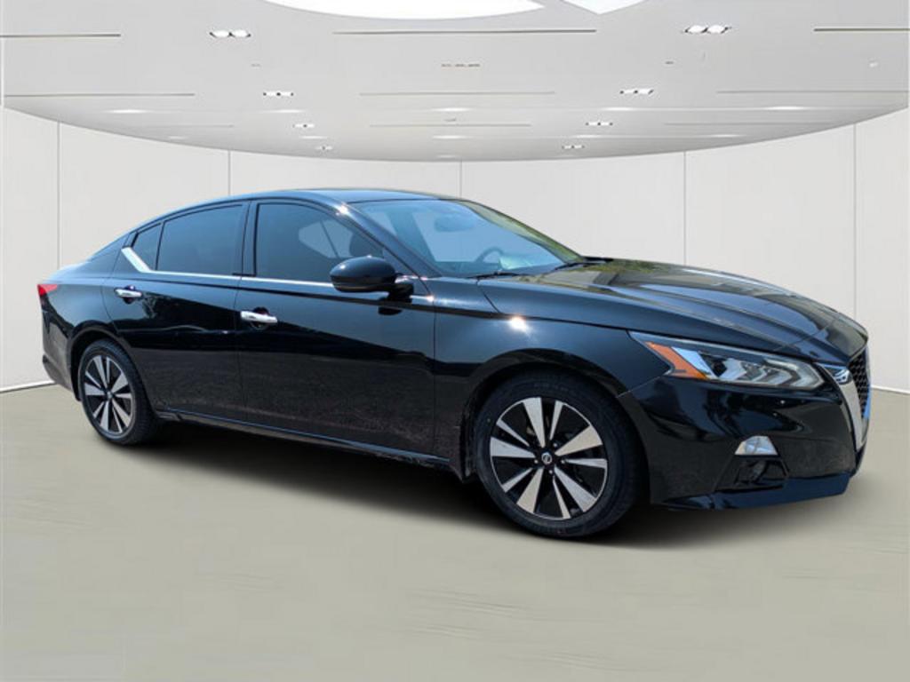 2020 Nissan Altima - $17,900