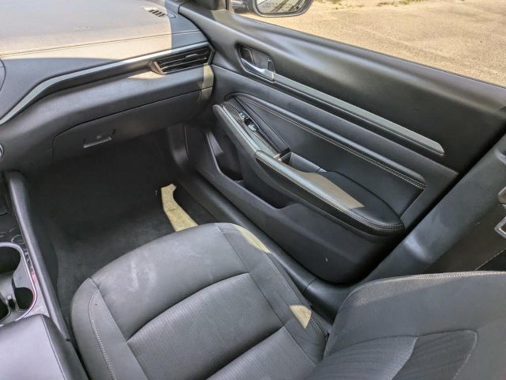 2020 Nissan Altima - $17,900