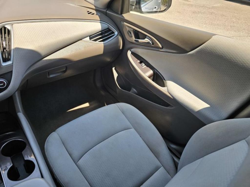 2018 Chevrolet Malibu - $14,900