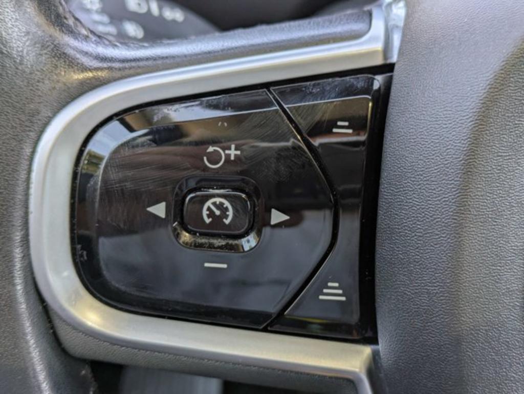2021 Volvo XC90 - $30,900