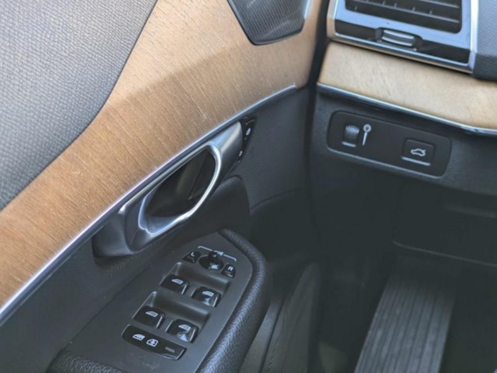 2021 Volvo XC90 - $30,900