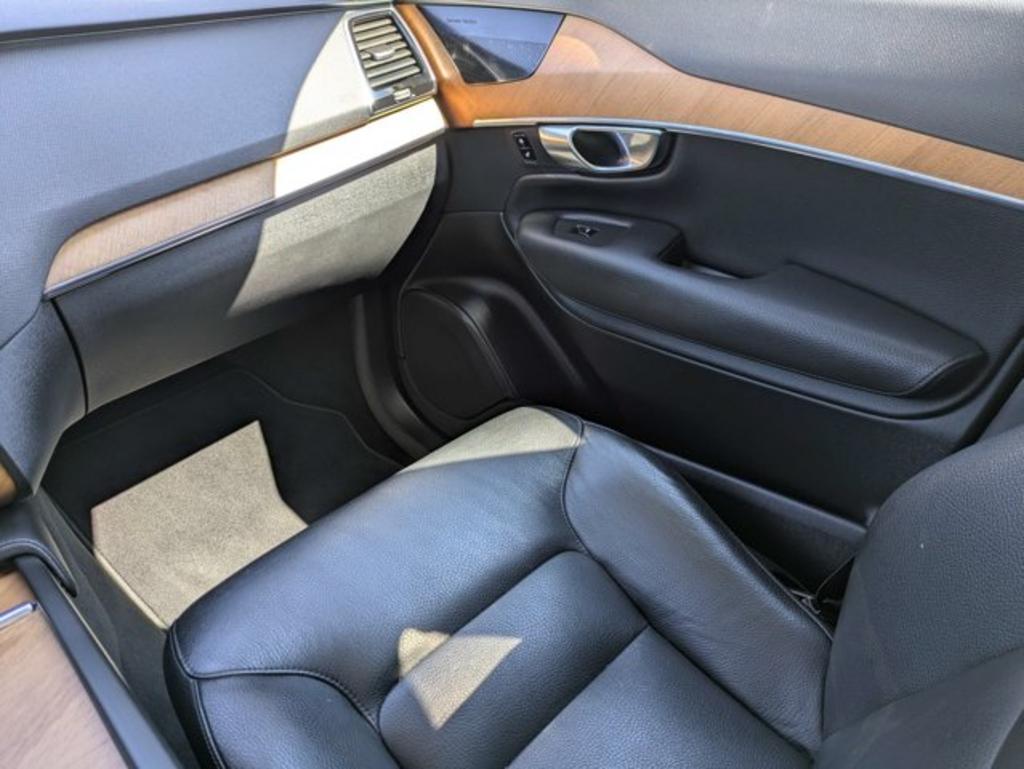2021 Volvo XC90 - $30,900
