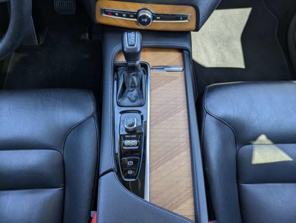 2021 Volvo XC90 - $30,900