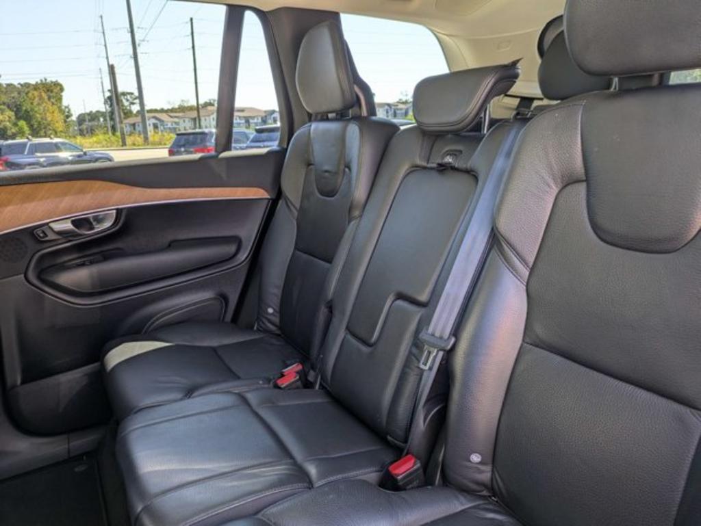 2021 Volvo XC90 - $30,900