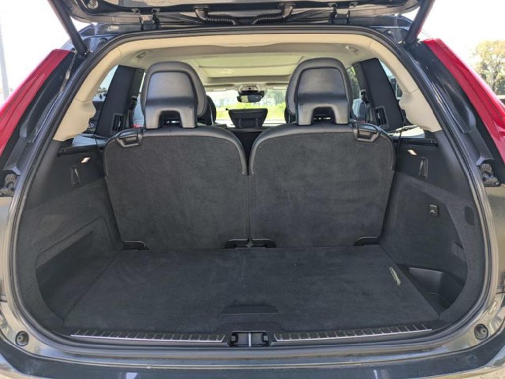2021 Volvo XC90 - $30,900