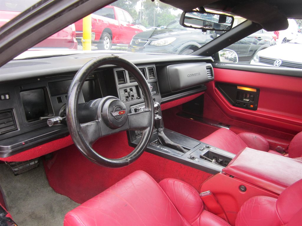 1989 CHEVROLET Corvette Convertible - $15,995