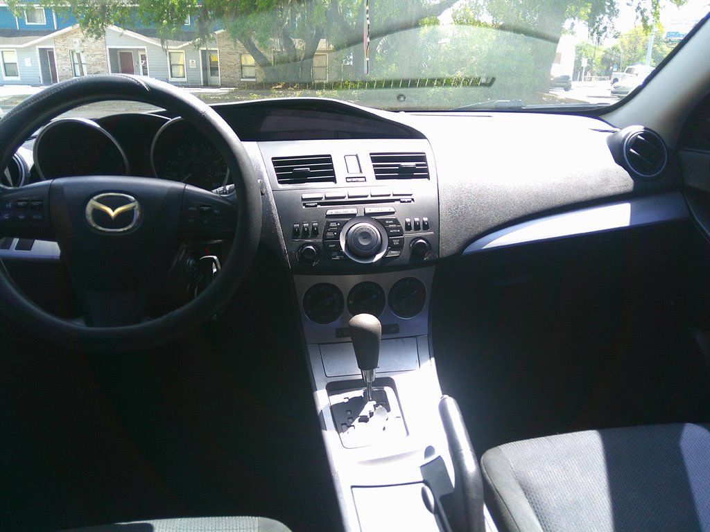 2011 Mazda Mazda3 i Touring photo
