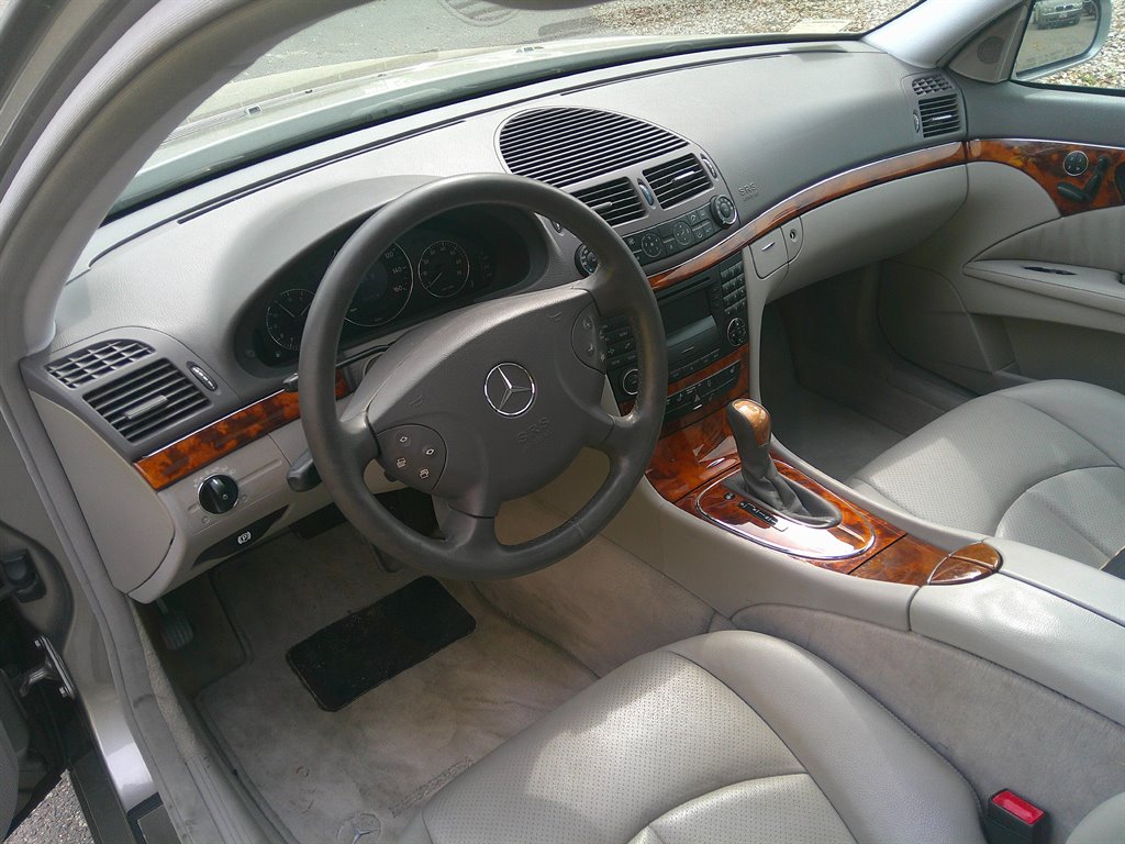 2003 Mercedes-Benz E-Class E320 photo