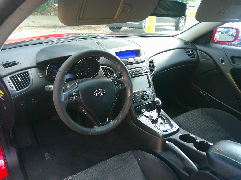 2012 Hyundai Genesis Coupe 2.0T photo