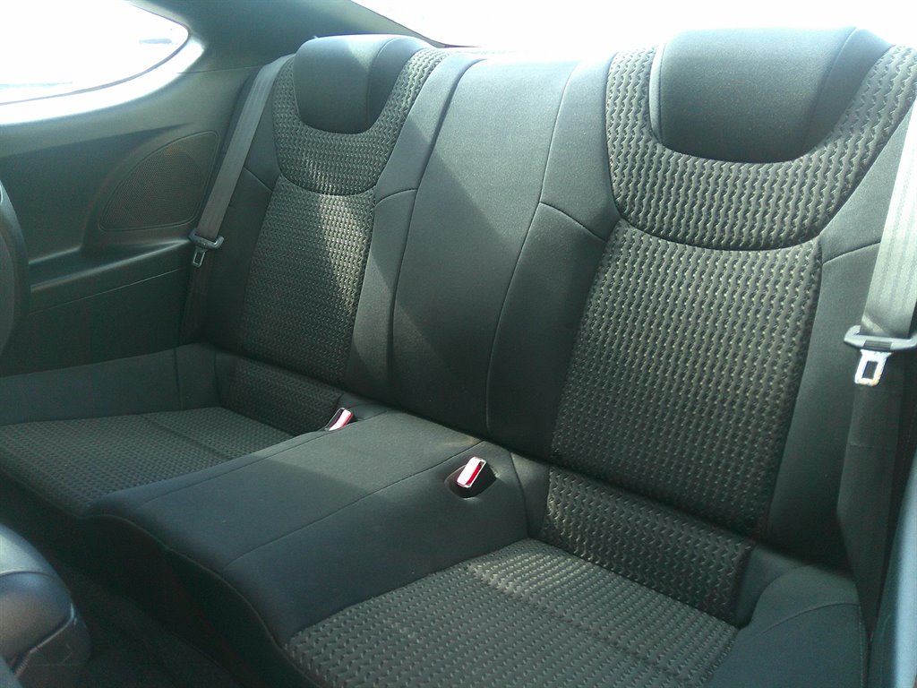 2012 Hyundai Genesis Coupe 2.0T photo
