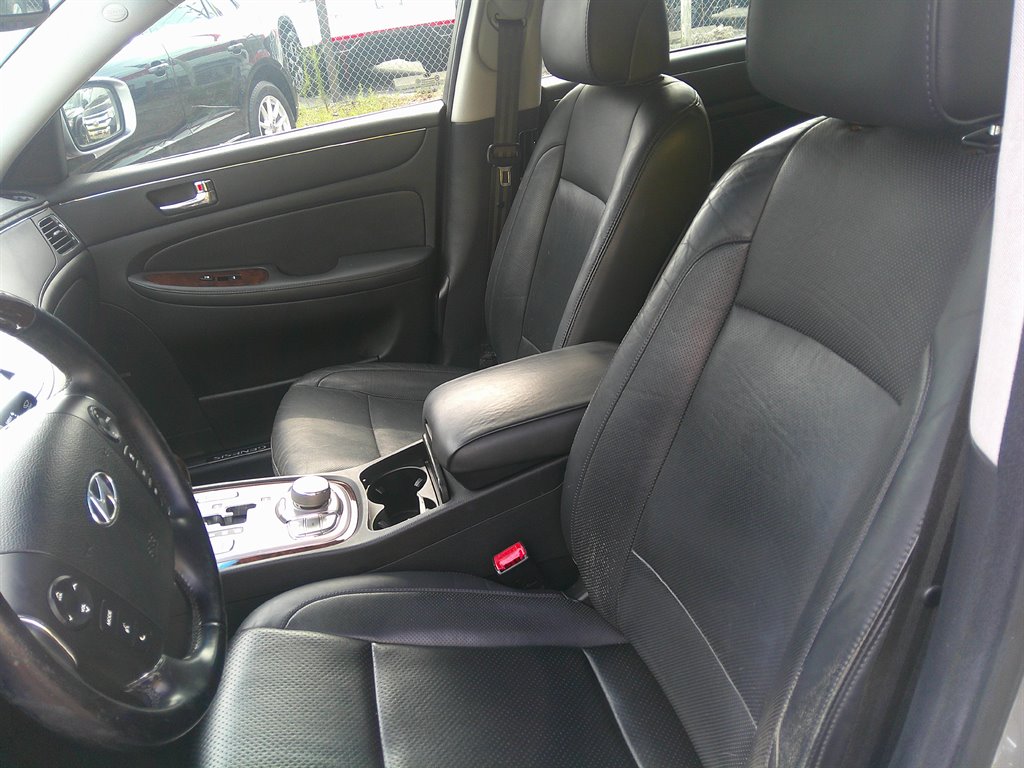2011 Hyundai Genesis 4.6L V8 photo