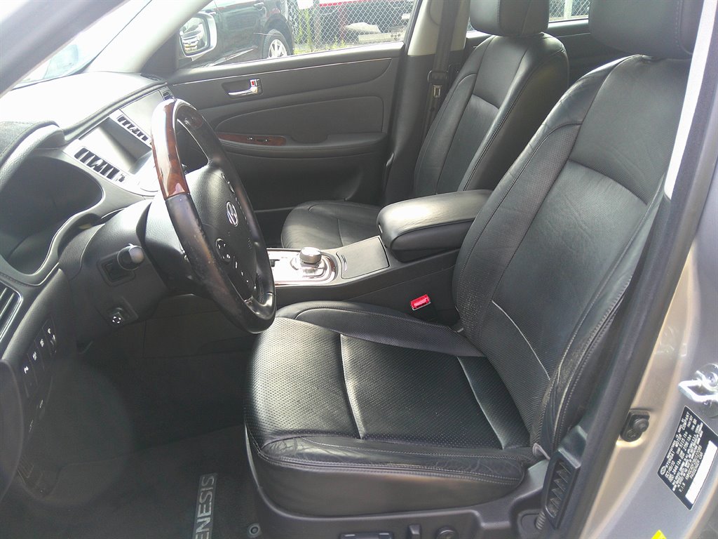 2011 Hyundai Genesis 4.6L V8 photo