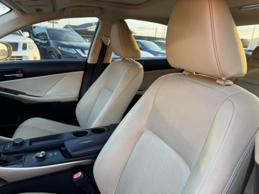 2015 Lexus IS 250 photo